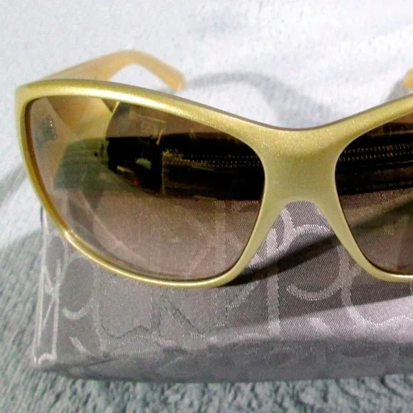 NWOT Calvin Klein Rare Gold Frame Sunglasses ~ CK ๐ - Picture 3 of 16